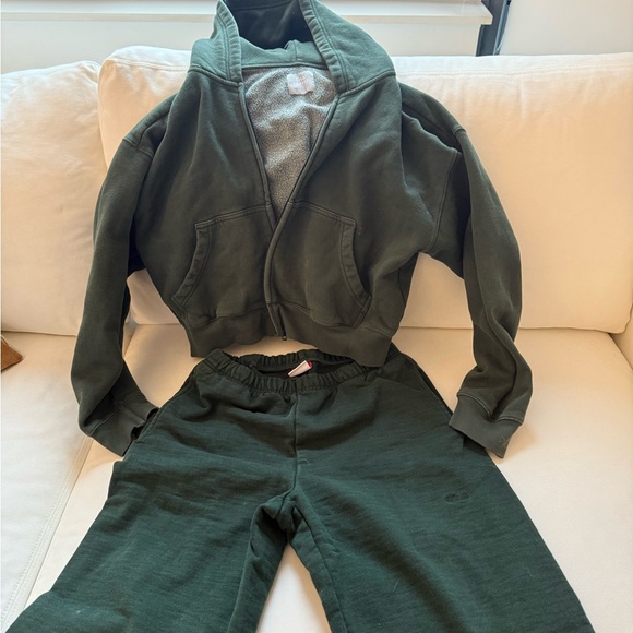 Aritzia TNA matching dark green sweatsuit - Picture 1 of 6